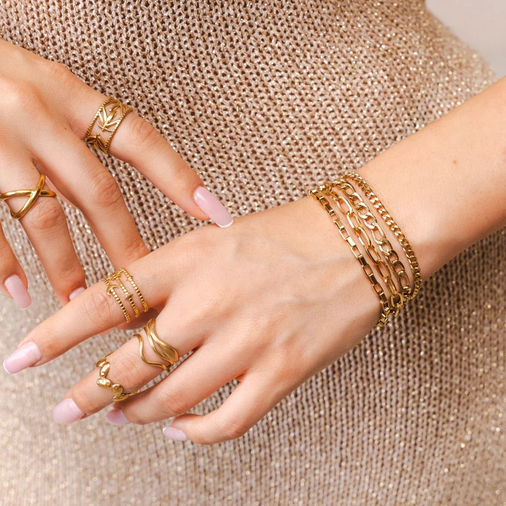 Isen Form Wave Ring in gold-tone, side profile view